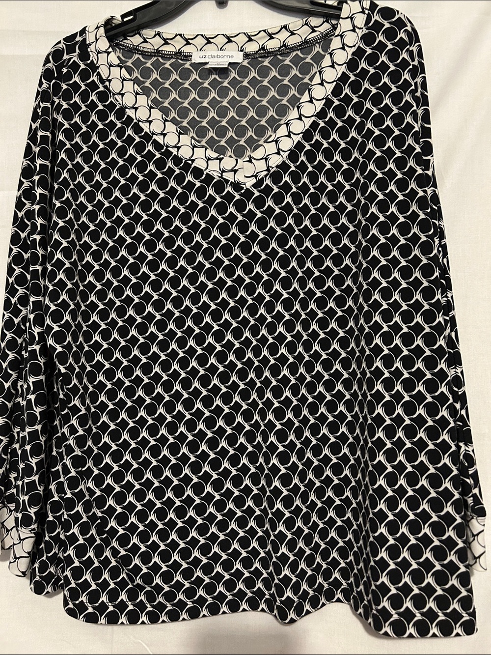 Liz Claiborne Black and White Circle Print V-Neck Blouse